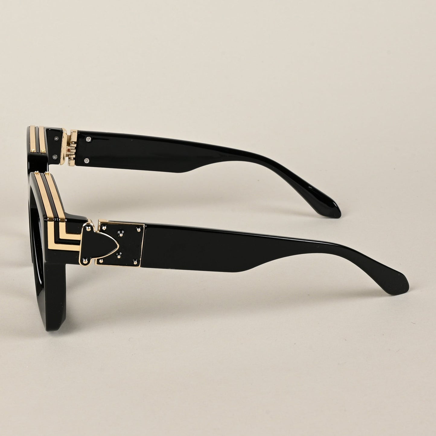 Radiant Ray Sunglasses- Black
