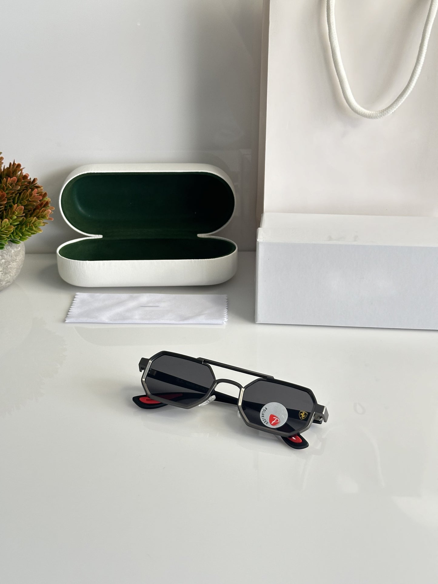 Luxurious DiamondView Sunglass