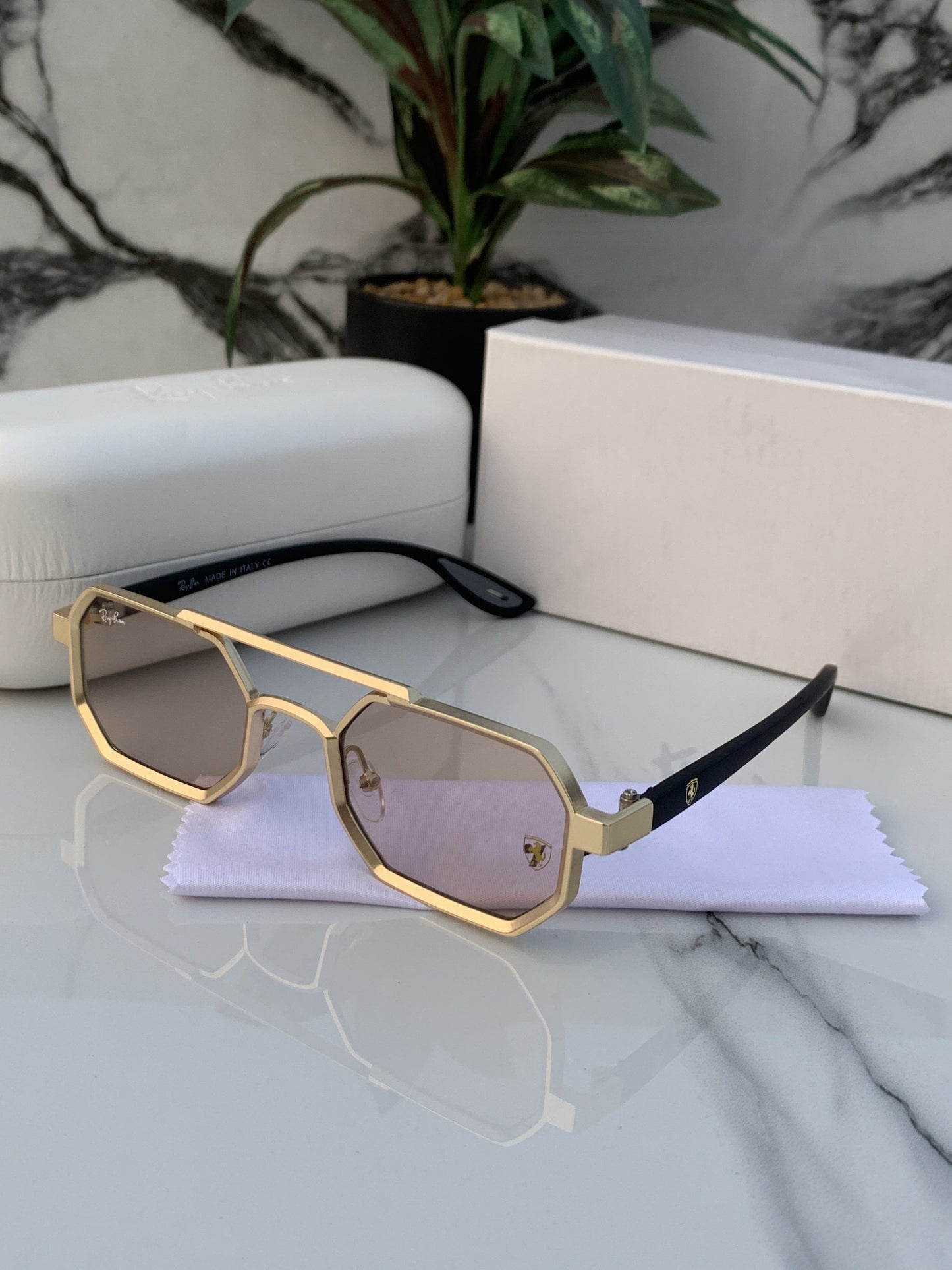 Luxurious DiamondView Sunglass