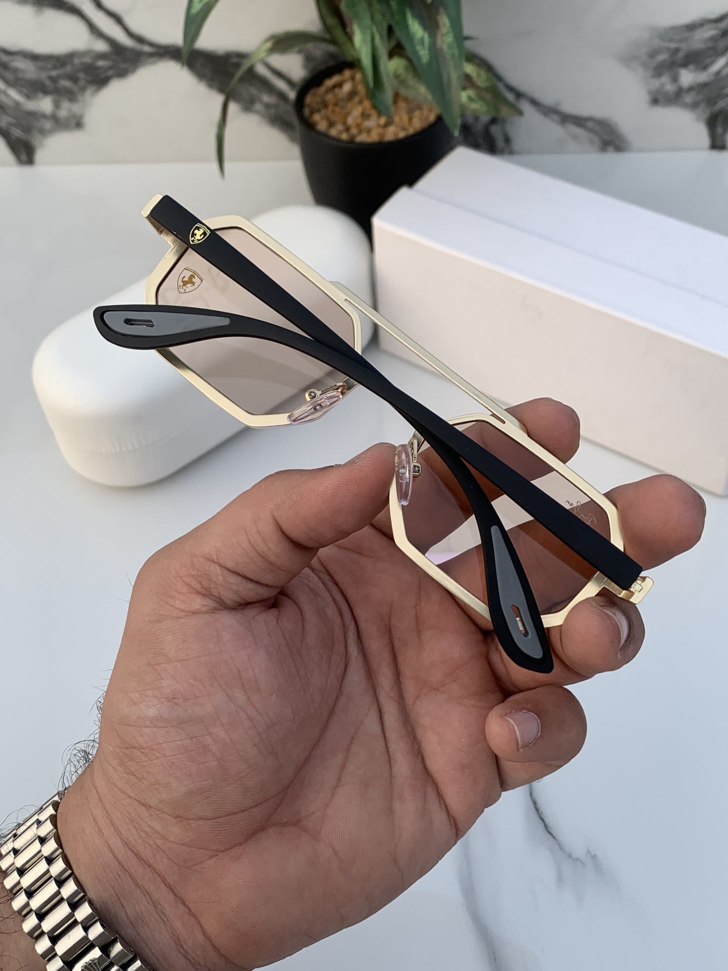 Luxurious DiamondView Sunglass