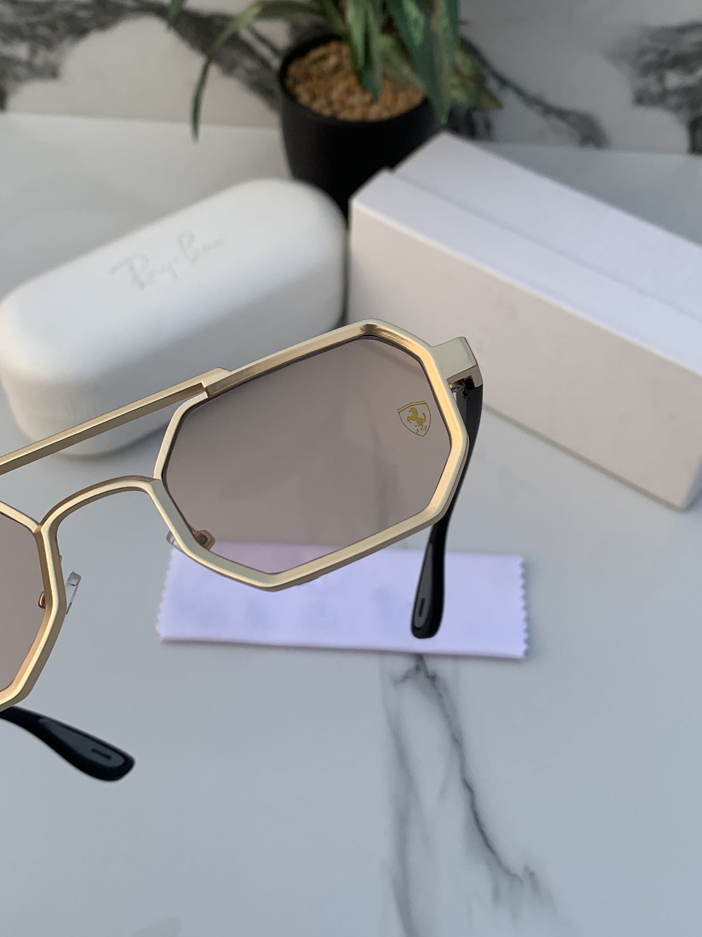 Luxurious DiamondView Sunglass