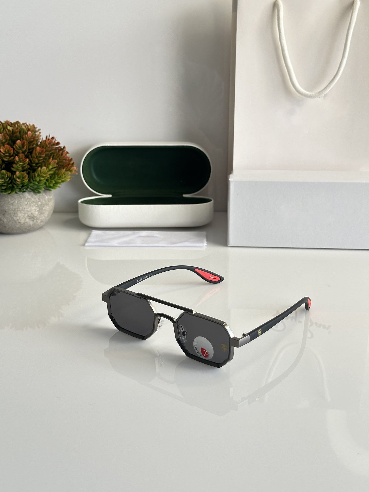 Luxurious DiamondView Sunglass