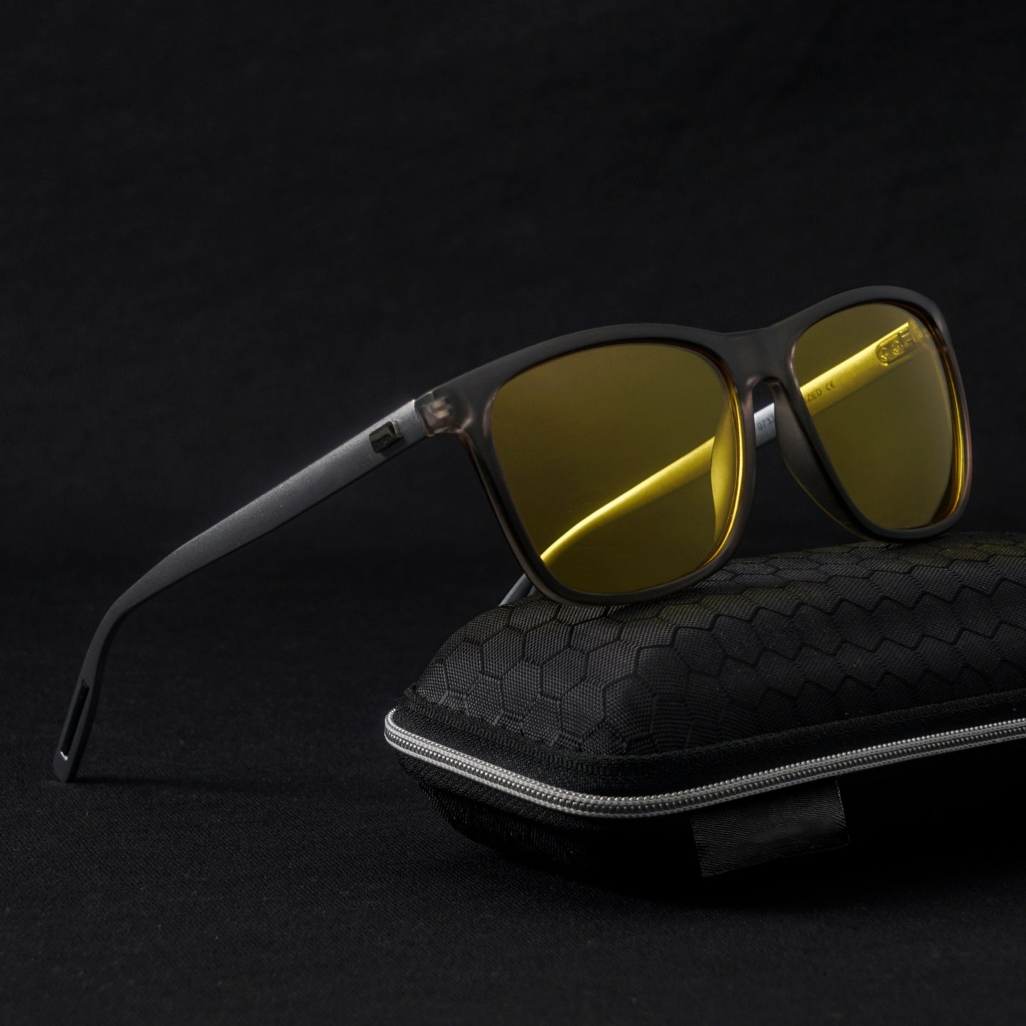 Luxurious FlashFrames Sunglass - Black/Yellow